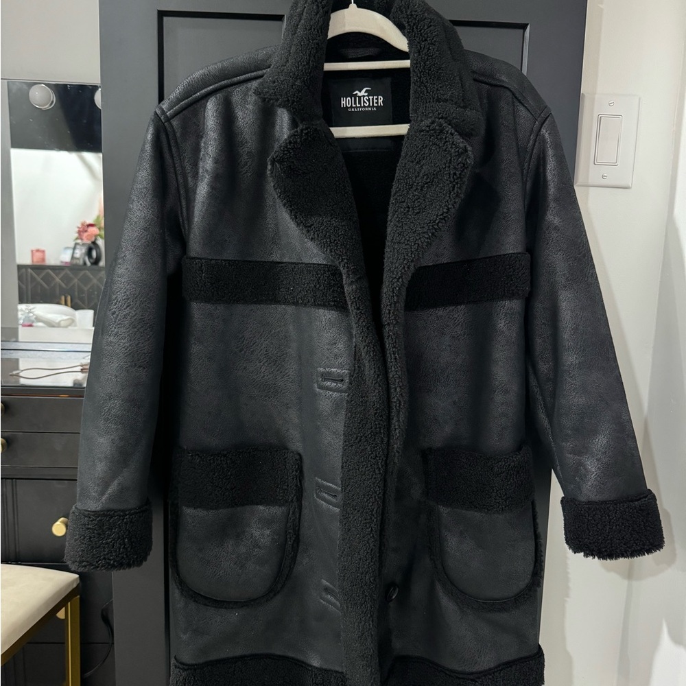 Hollister sherpa coat